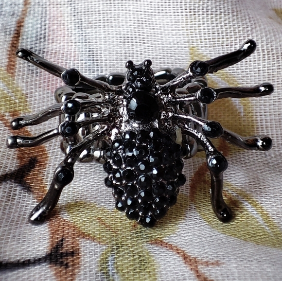Gothic Black Rhinestone Gunmetal Stretch Spider Ring NEW Bug Insect Halloween - Picture 5 of 7